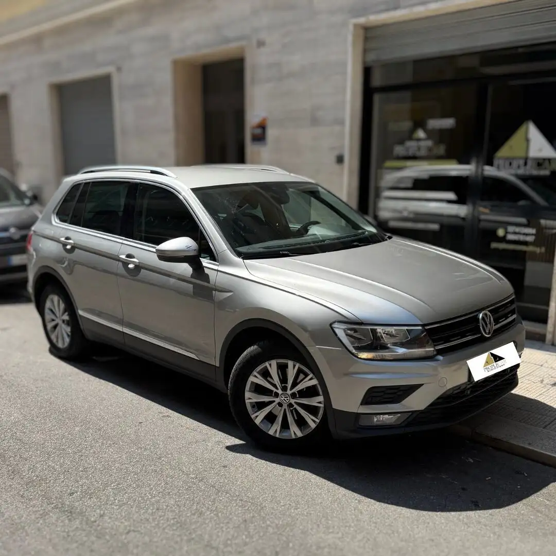 Volkswagen Tiguan 1.6 TDI SCR Style BlueMotion Technology Grau - 1