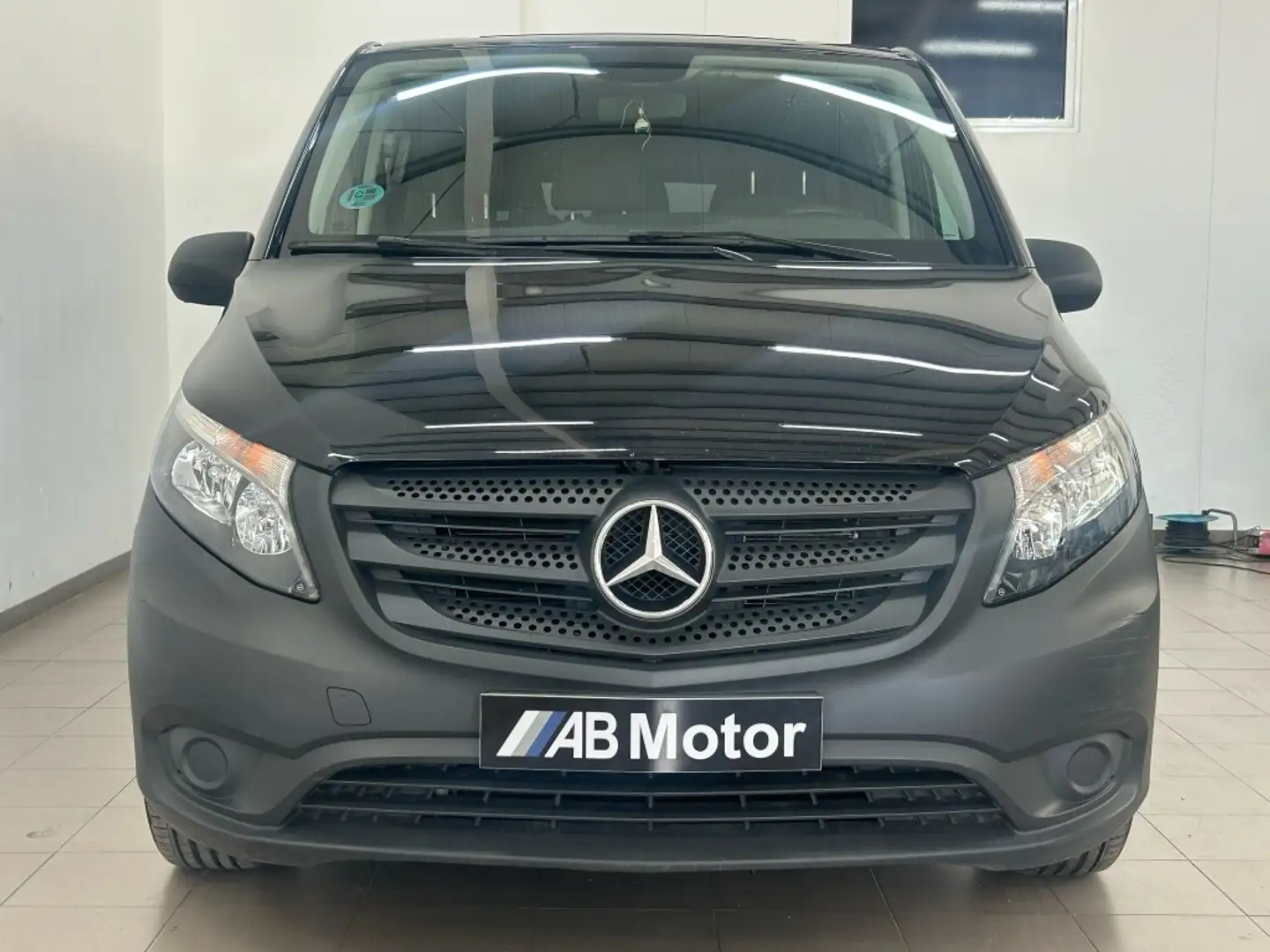 Mercedes-Benz Vito Mixto 114CDI Larga 9G-Tronic Negro - 1