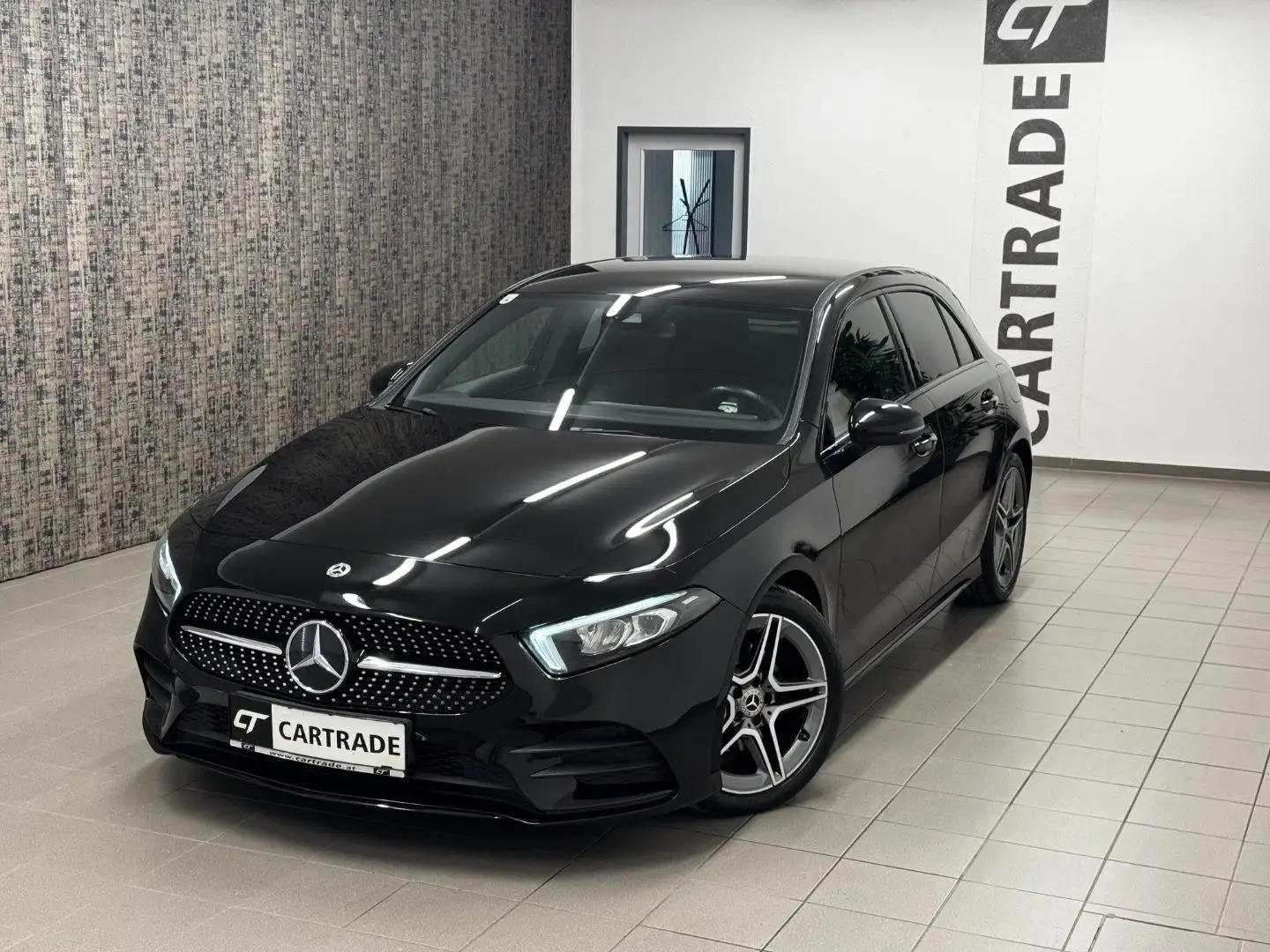 Mercedes-Benz A 180 A-Klasse A 180 d AMG Line Schwarz - 2
