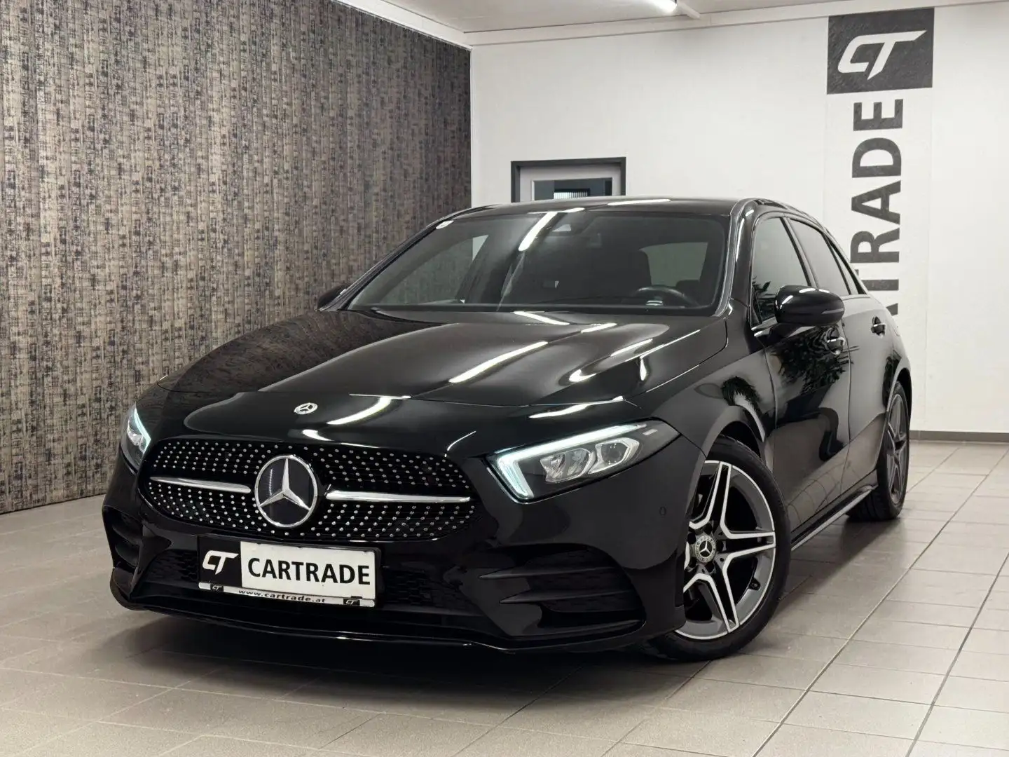 Mercedes-Benz A 180 A-Klasse A 180 d AMG Line Schwarz - 1
