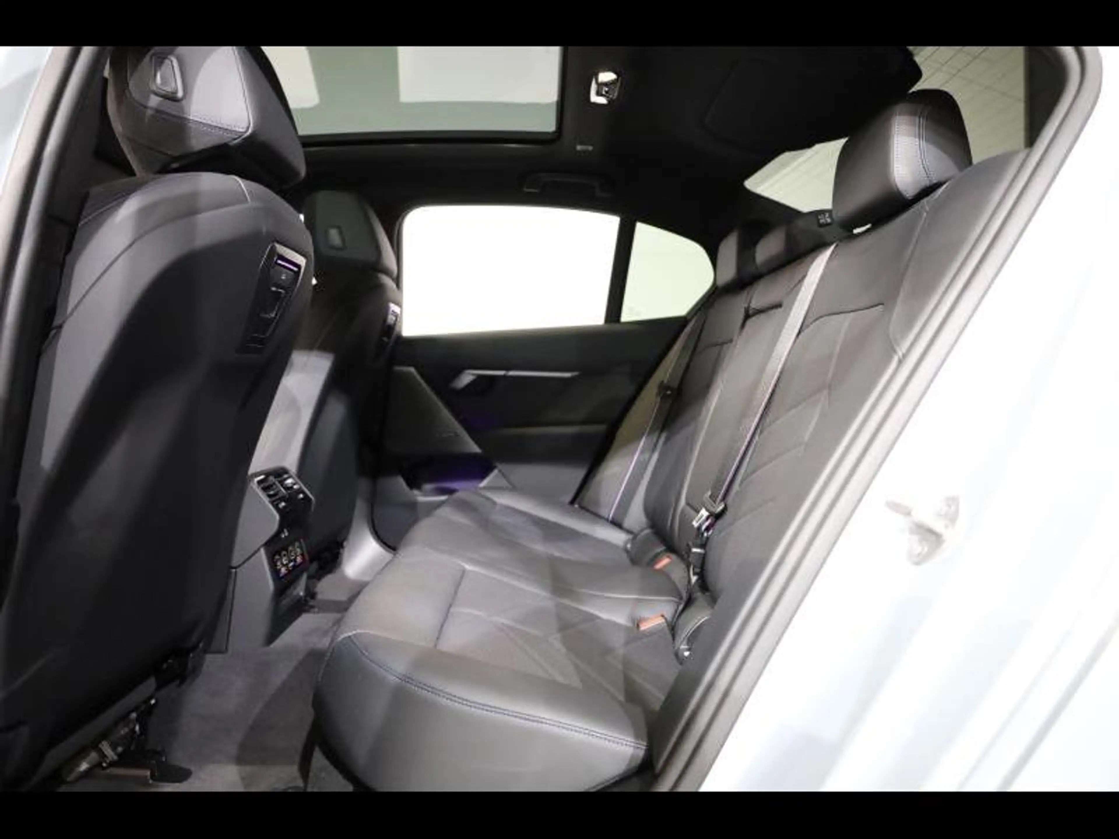 BMW i5 eDrive40 Berline Kit M Sport — photo 10