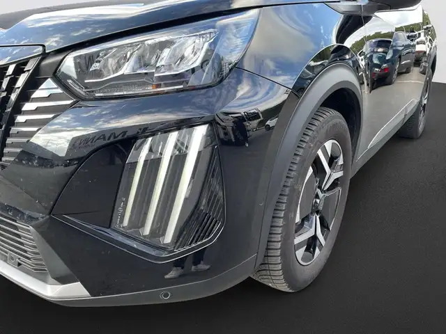Peugeot 2008 view 9