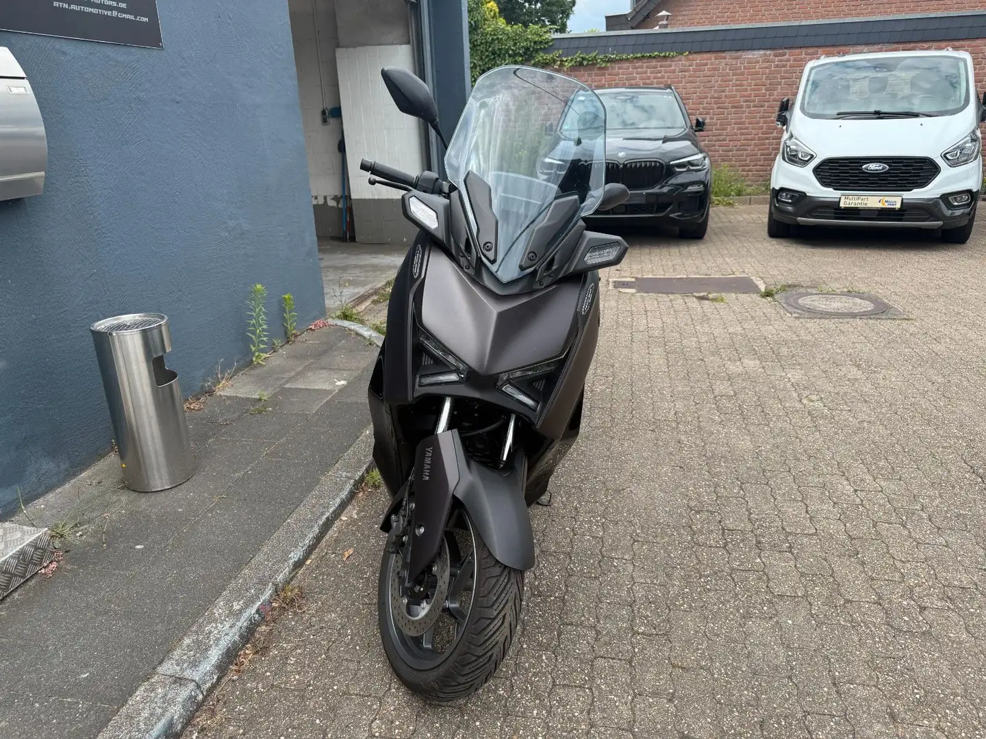 Yamaha X-Max 300 Tech Max Dark Magma LED Navi Brun - 2