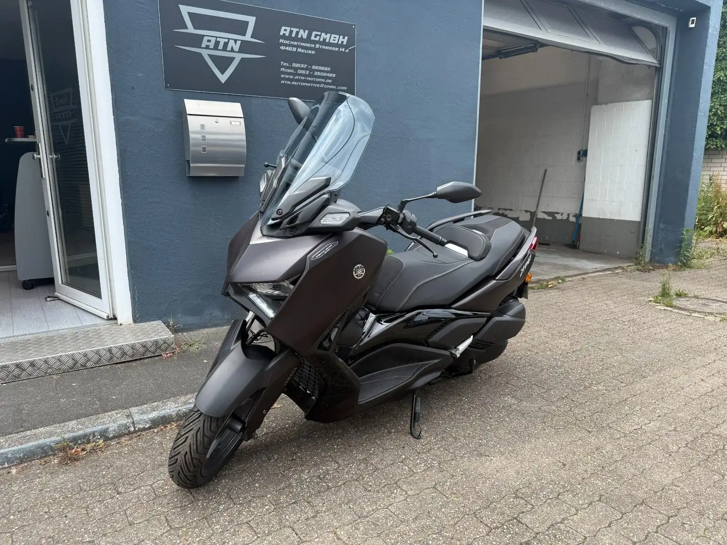 Yamaha X-Max 300 Tech Max Dark Magma LED Navi Brun - 1