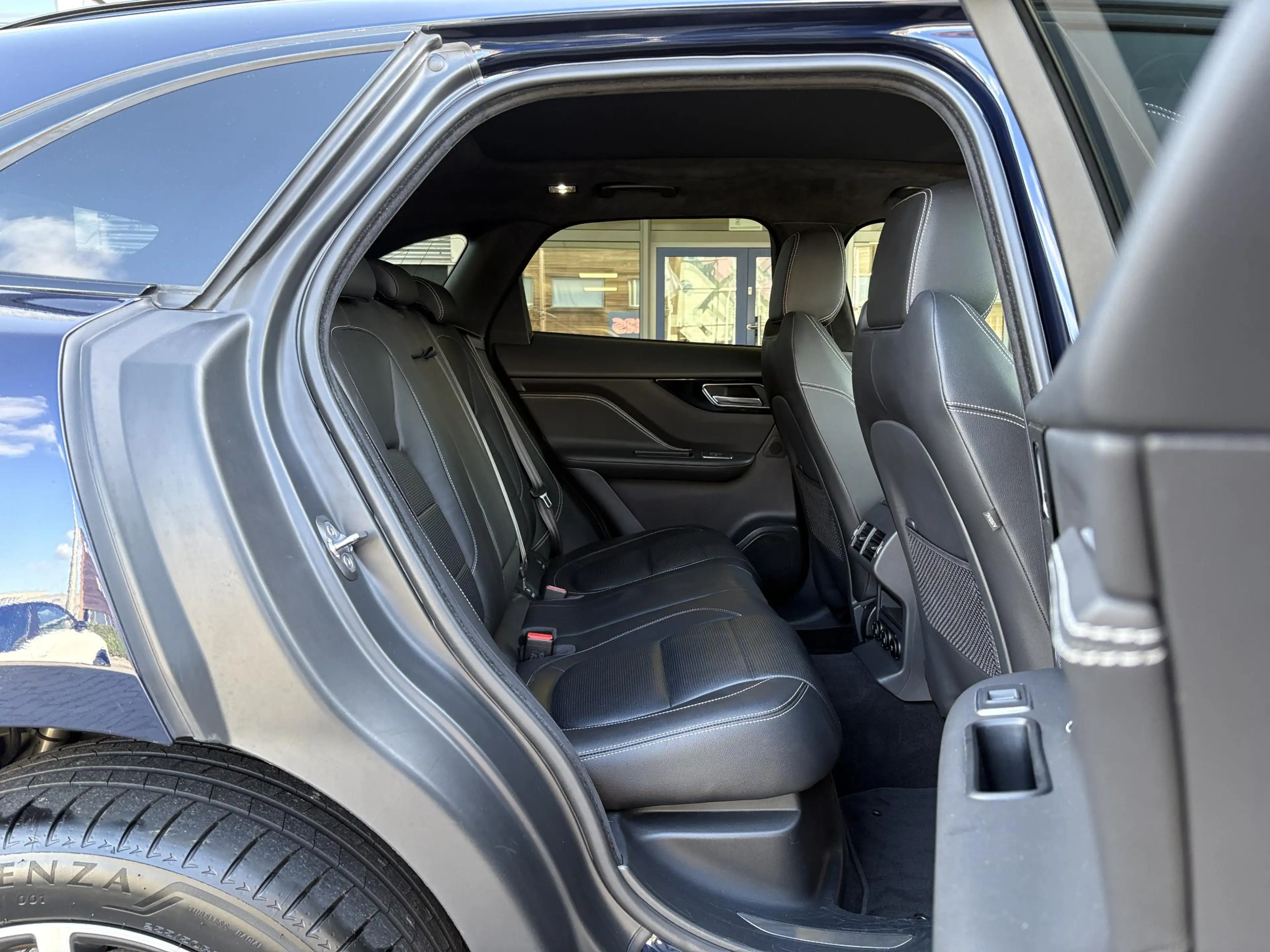 Jaguar F-Pace 2.0t AWD Prestige | Panoramadak | Meridian Audio | — photo 6