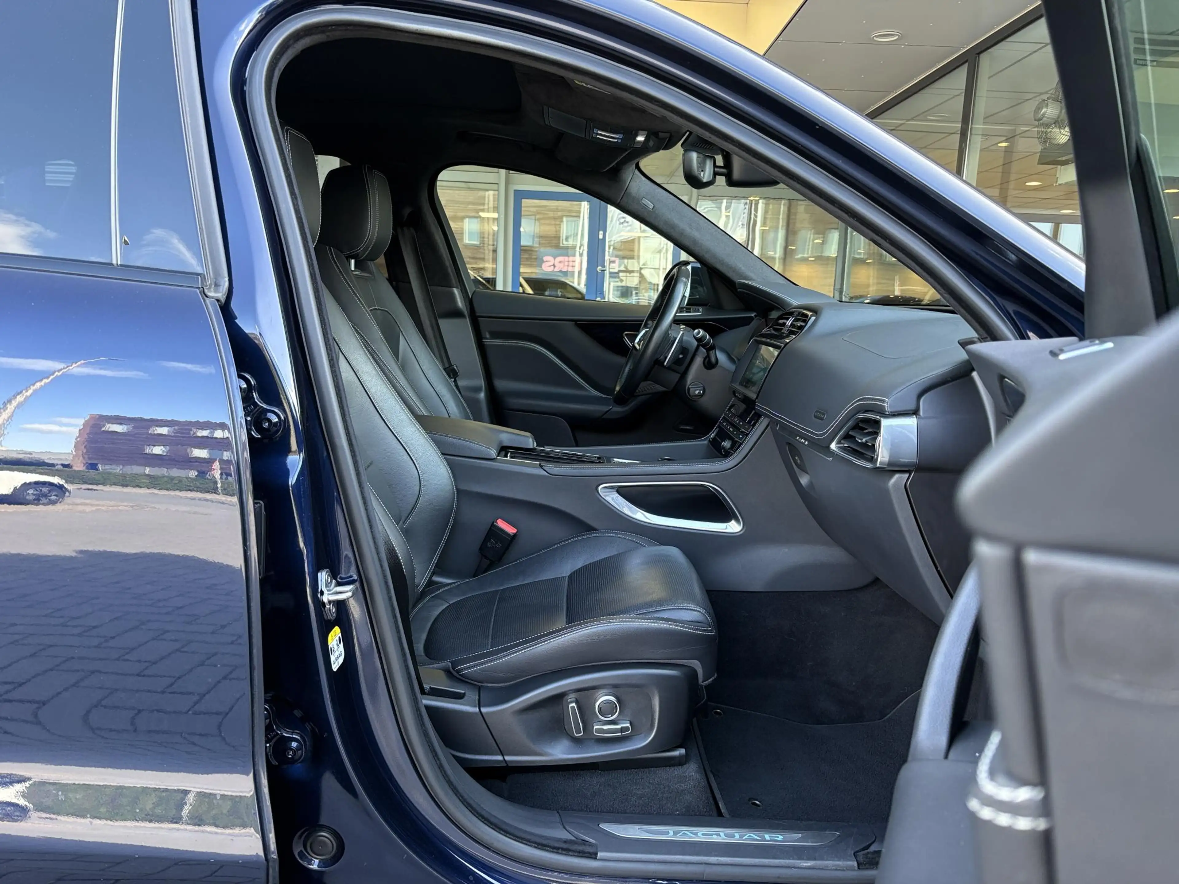 Jaguar F-Pace 2.0t AWD Prestige | Panoramadak | Meridian Audio | — photo 5