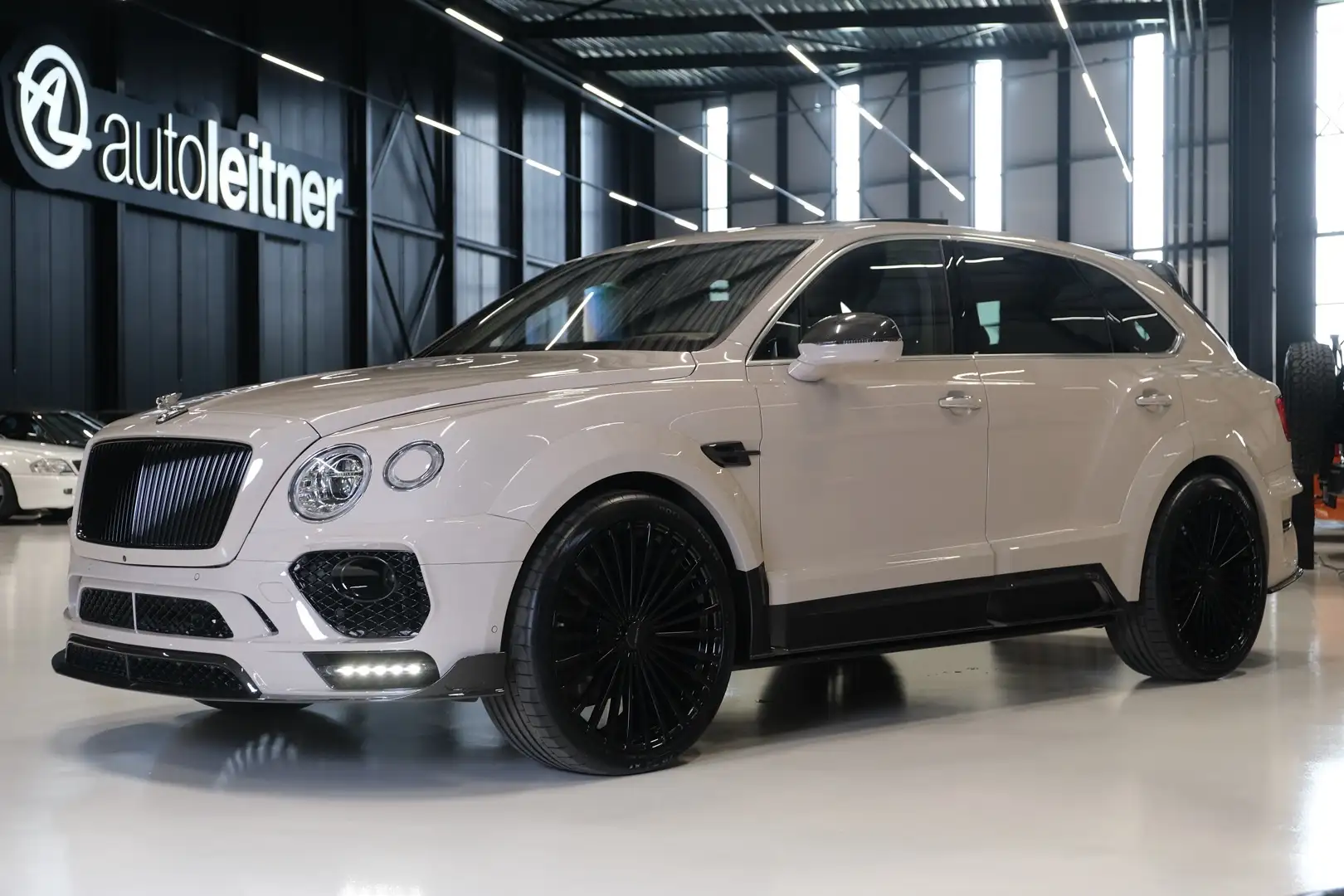 Bentley Bentayga 6.0 W12 Mansory origineel 98.546 km Grijs - 1