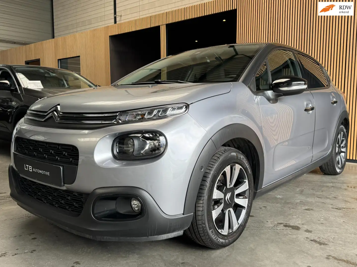 Citroen C3 1.2 PureTech Automaat Keyless|Camera|Carplay|Navi Grijs - 1