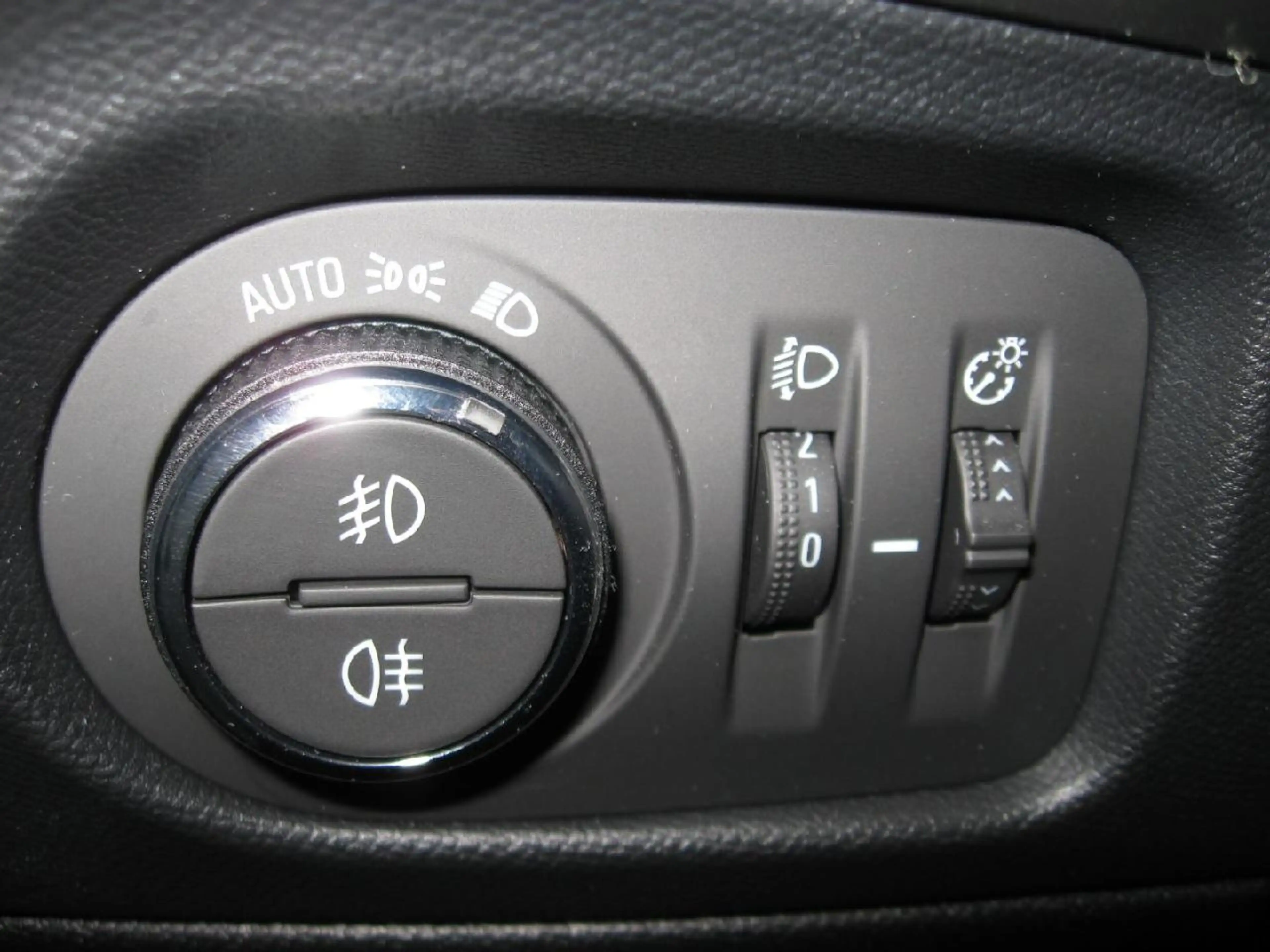 Opel Mokka Elegance — photo 9
