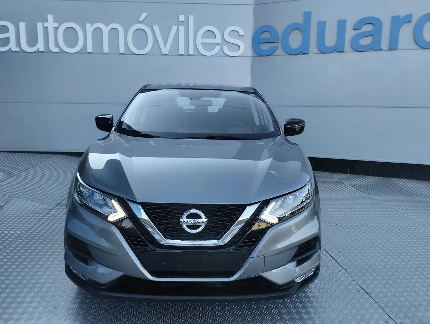 Nissan Qashqai 1.3 DIG-T Acenta 4x2 103kW Grau - 2