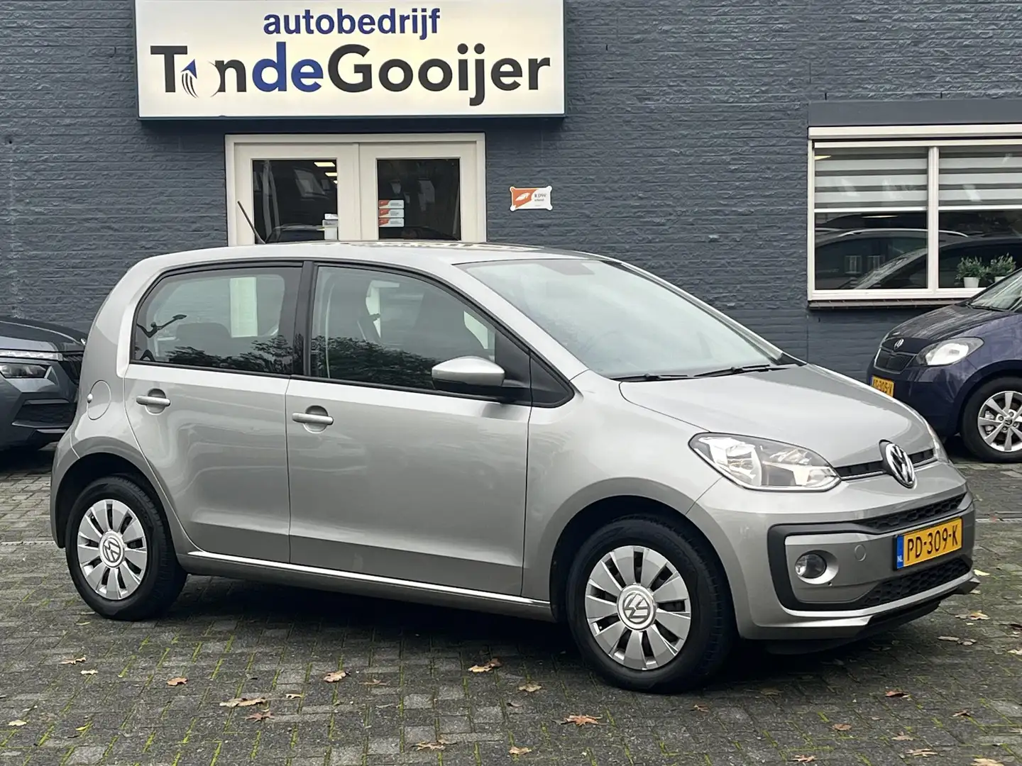 Volkswagen up! 1.0 BMT Aut. Move up! | AIRCO | STOELVERW. | Gris - 1