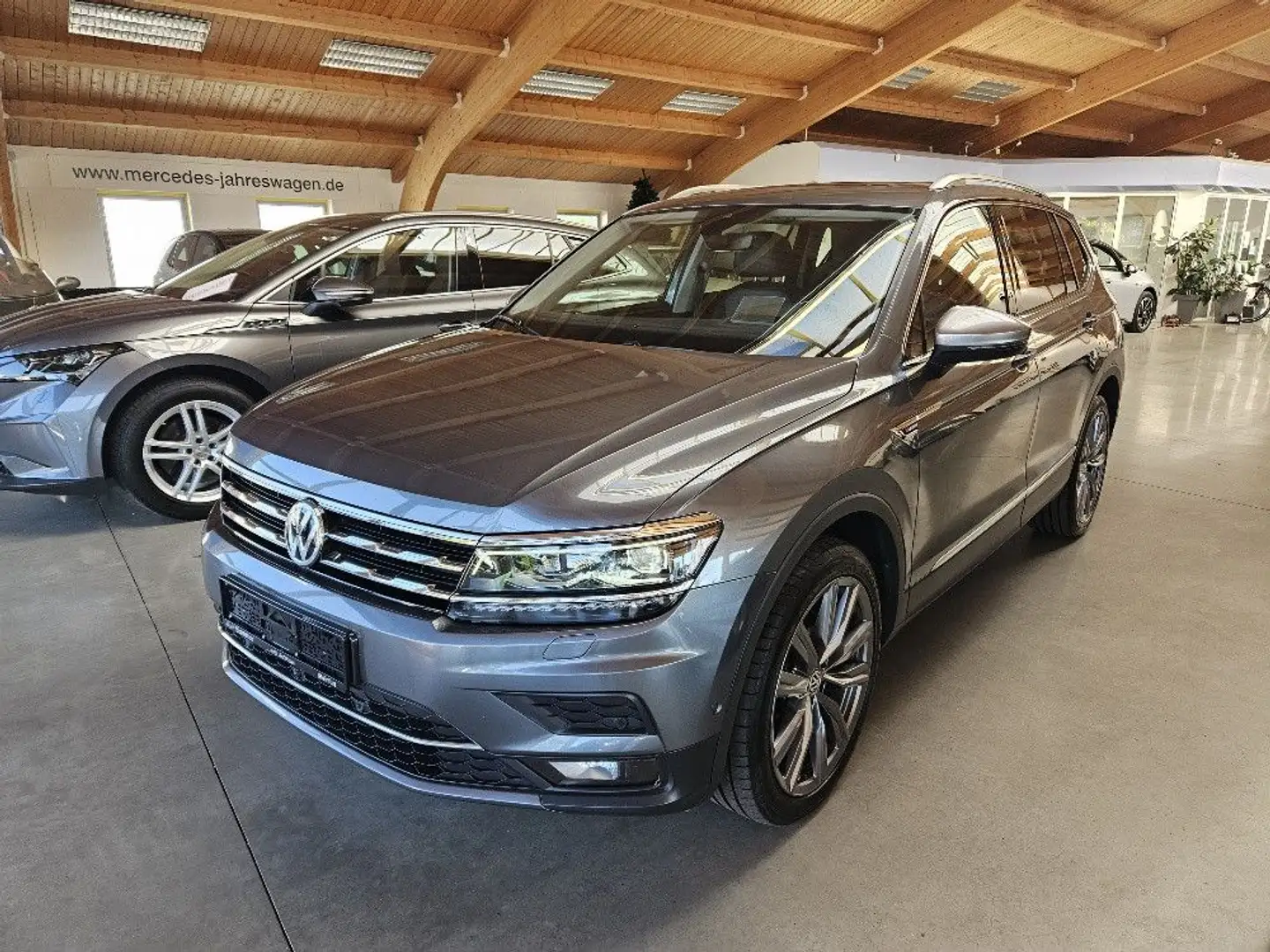 Volkswagen Tiguan Allspace 2.0 TDI, Highline FAP+ Grau - 2