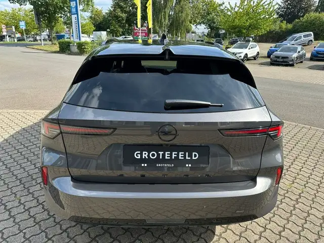 Opel Astra view 4