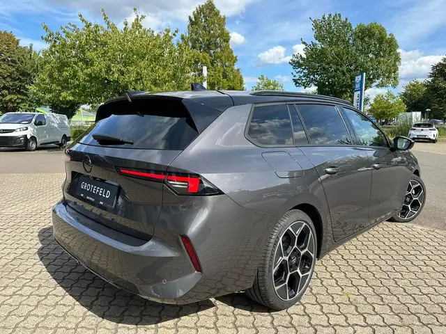 Opel Astra view 3