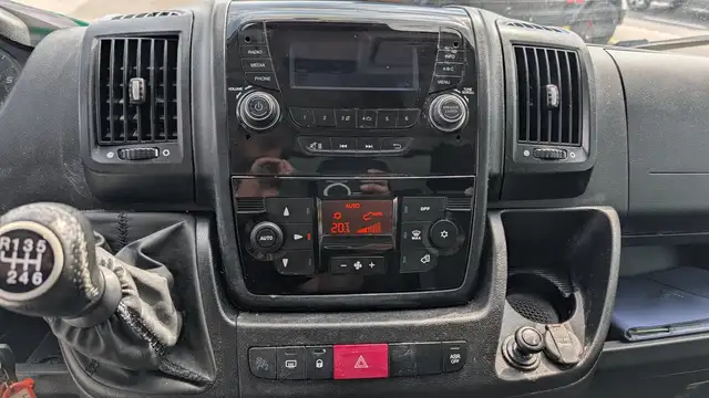 Peugeot Boxer view 14