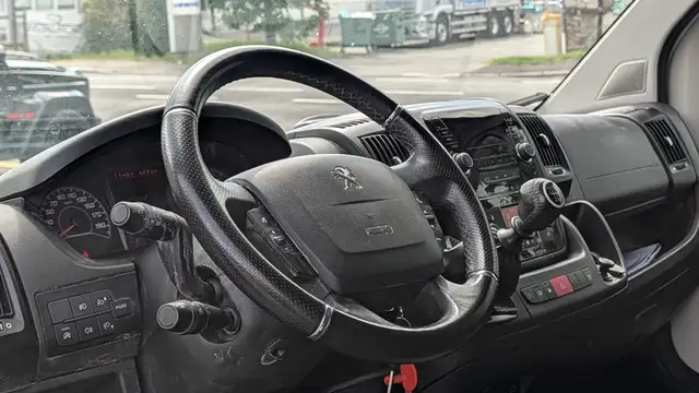 Peugeot Boxer view 12