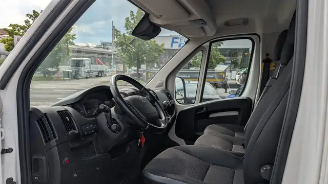 Peugeot Boxer view 11