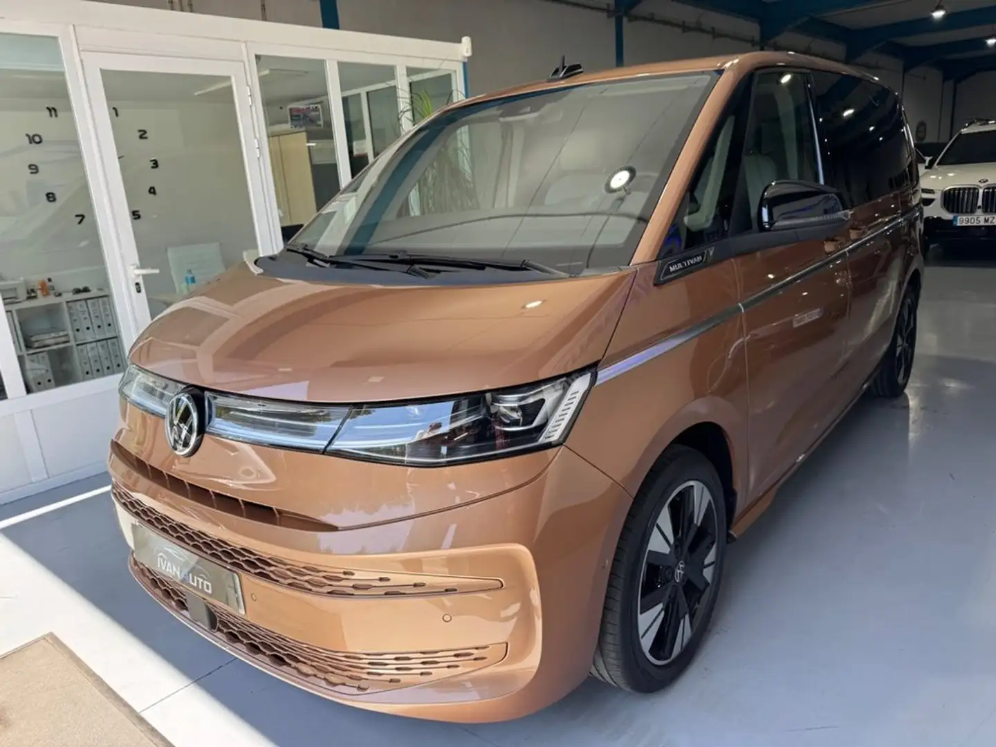 Volkswagen Multivan Style 1.5 eHybrid 130 kW 177CV DSG 4MO Marrón - 2