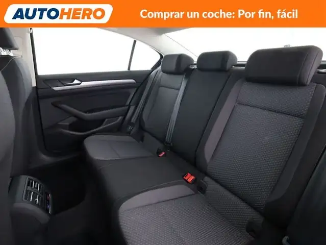 Volkswagen Passat view 15