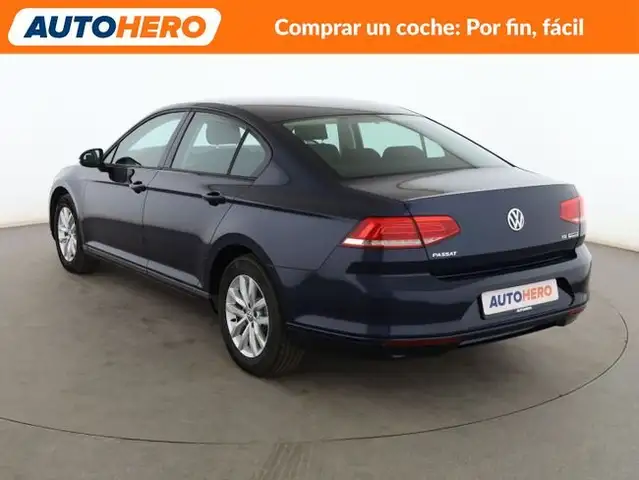 Volkswagen Passat view 4