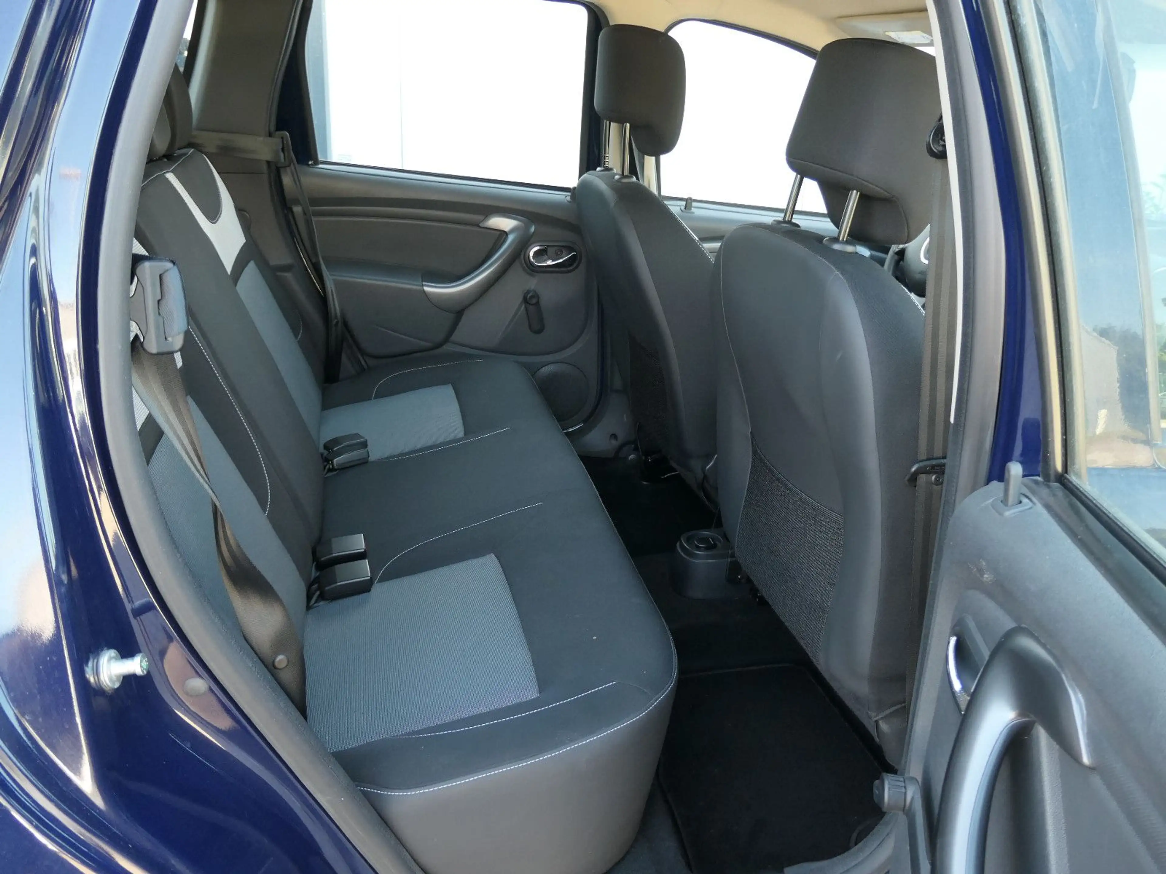 Dacia Duster I Laureate 4x2 // 1.Hd., Scheckh., Temp. — photo 12