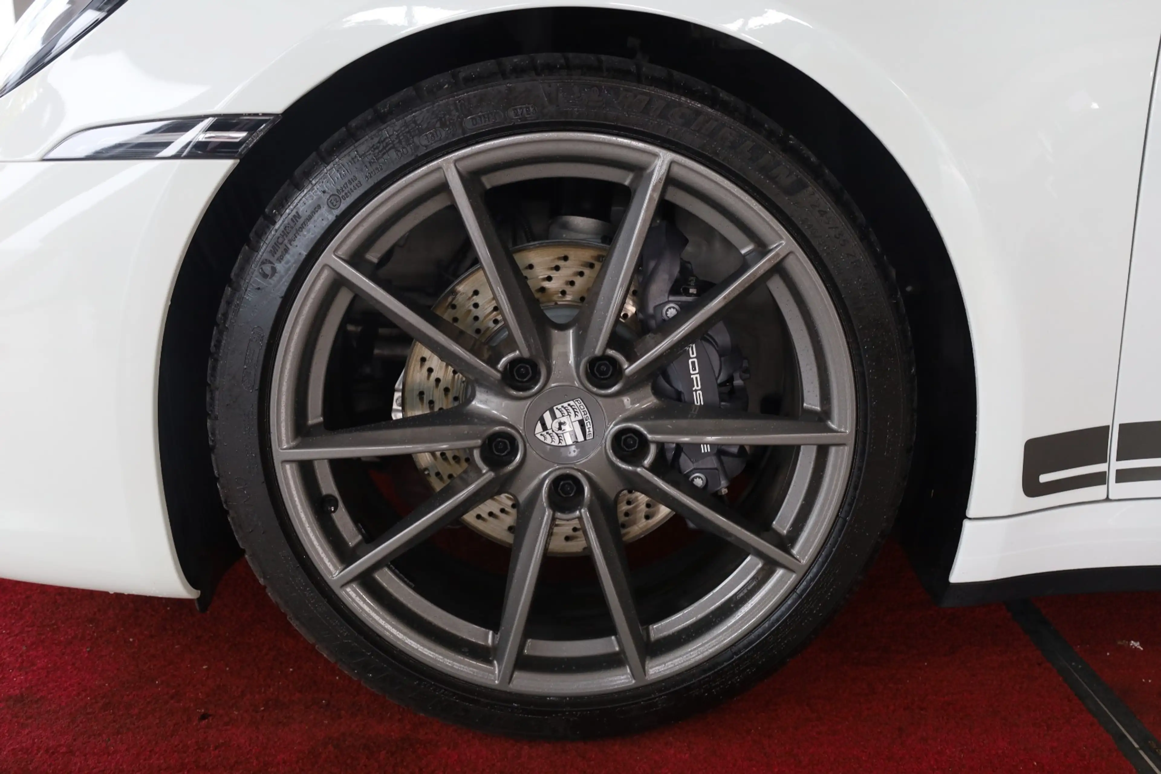 Porsche 992 911 Carrera T — photo 9
