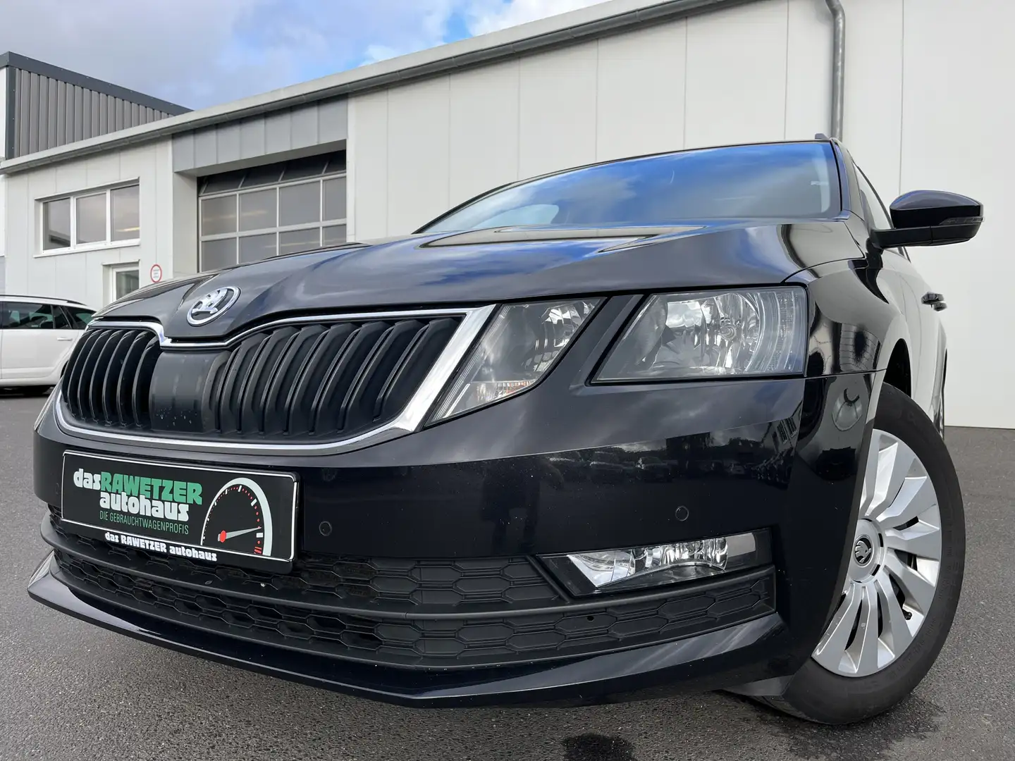 Skoda Octavia Combi 2.0 TDI Ambition 110€ m. 20% Anzahlung Nav Schwarz - 1