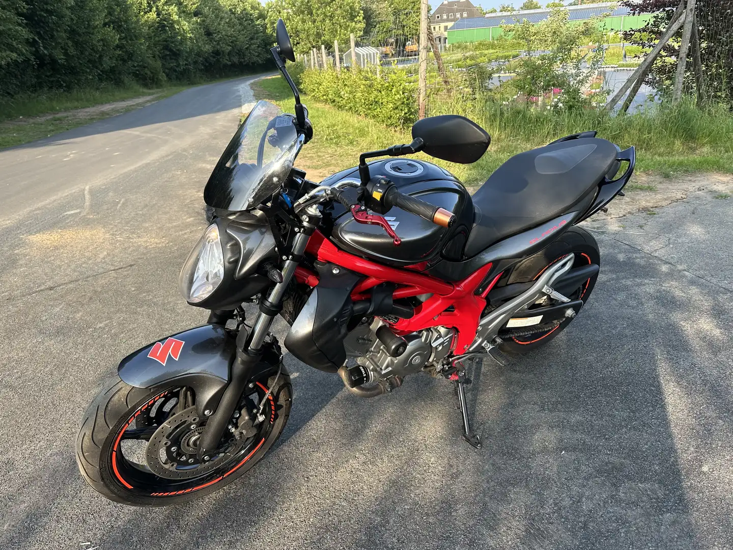 Suzuki Gladius 650 SV Rosso - 1
