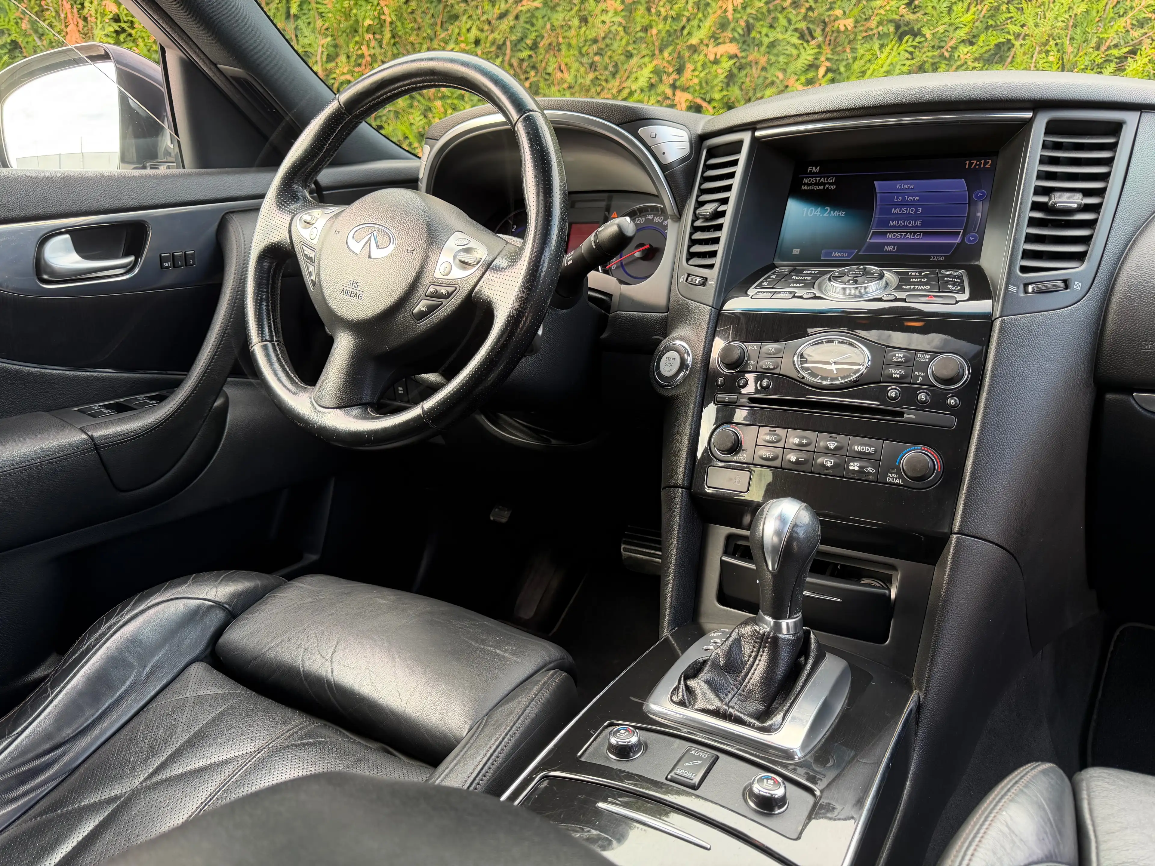 Infiniti FX FX 3.0 D V6 S / BOÎTE AUTOMATIQUE / UTILITAIRE — photo 6