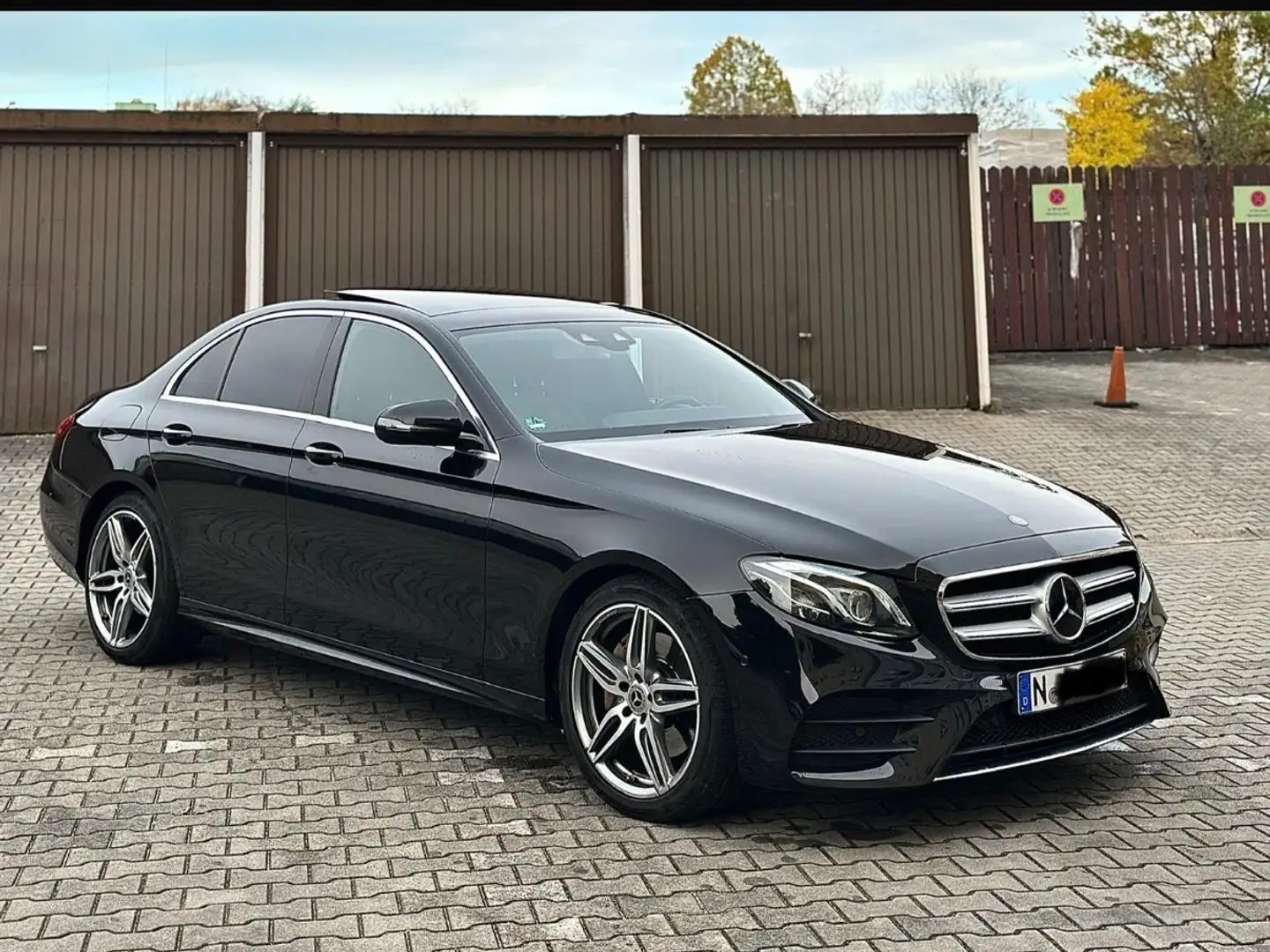 Mercedes-Benz E 220 E220D AMG LINE/PANO/BURMESTER/WIDESCREEN/LED/KAM Noir - 1