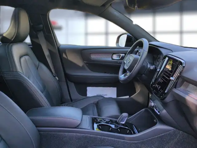 Volvo XC40 view 22