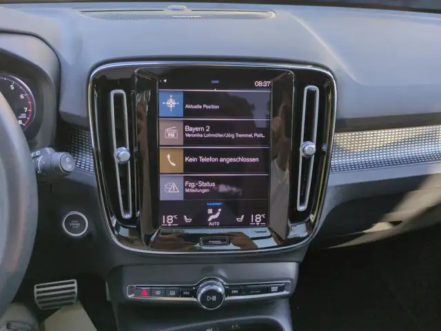 Volvo XC40 view 17