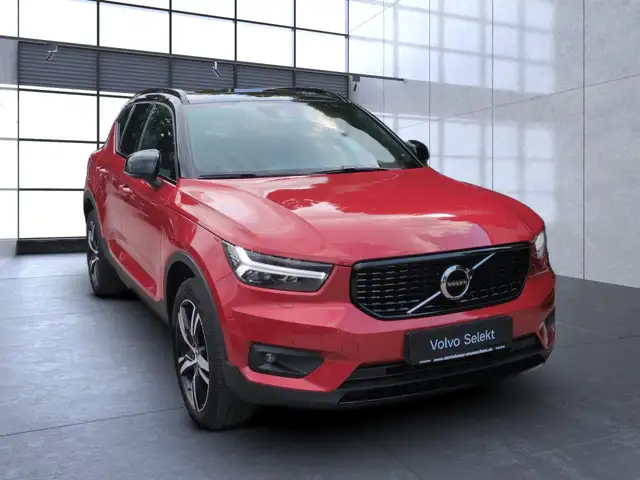 Volvo XC40 view 8