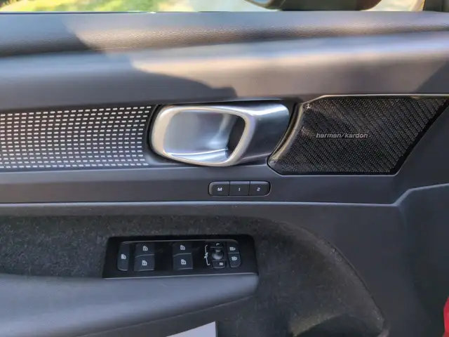 Volvo XC40 view 12