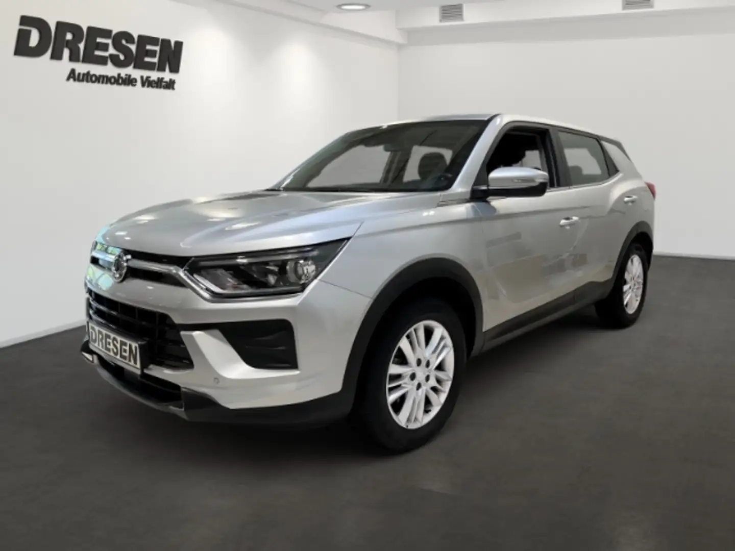 SsangYong Korando Amber 4x2 ANHÄNGERKUPPLUNG/ALLWETTERREIFEN Silber - 1