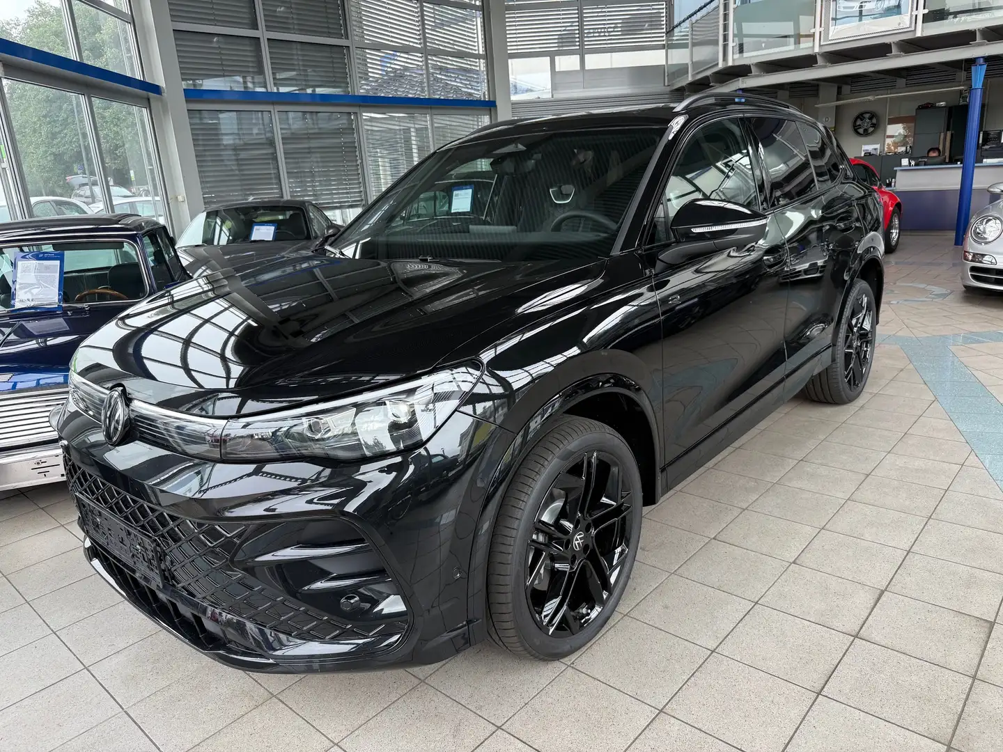 Volkswagen Tiguan 2.0 TDI 4Motion R-Line Black Style PGSD Schwarz - 1