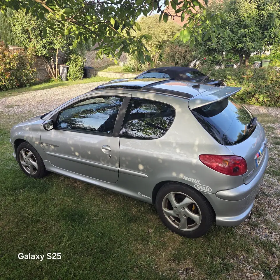 Peugeot 206 1.6i 16V Quiksilver