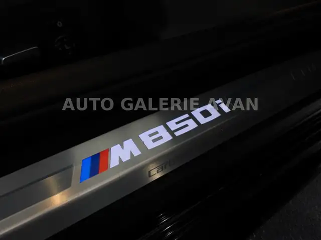 BMW 8 Series view 9