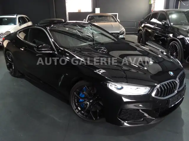 BMW 8 Series view 3