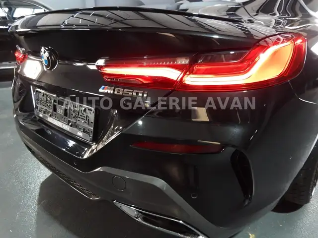 BMW 8 Series view 6