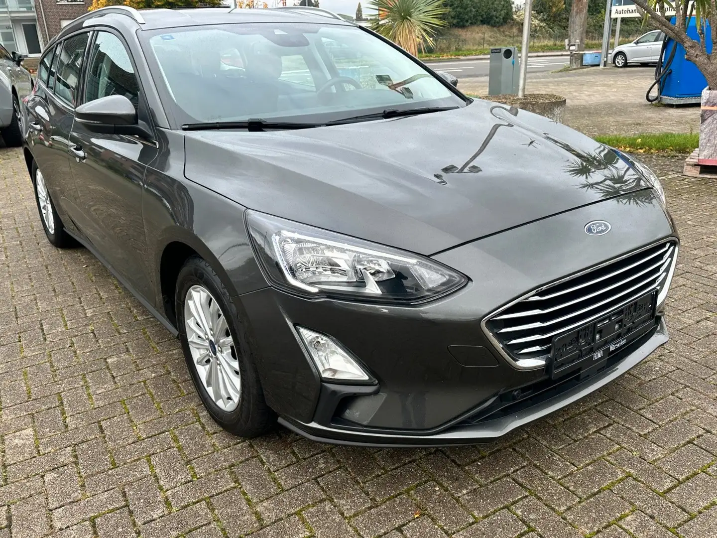 Ford Focus Turnier Titanium Gris - 1