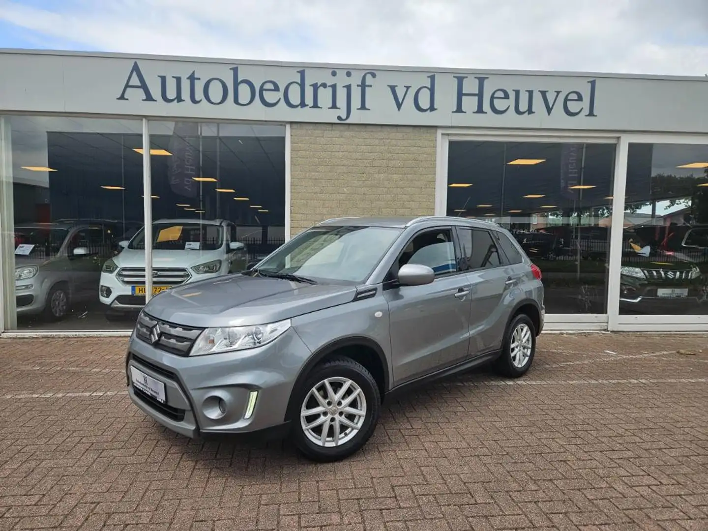 Suzuki Vitara 1.6 Exclusive Navi*Camera*Trekhaak*Stoelverw.*Crui Grijs - 1
