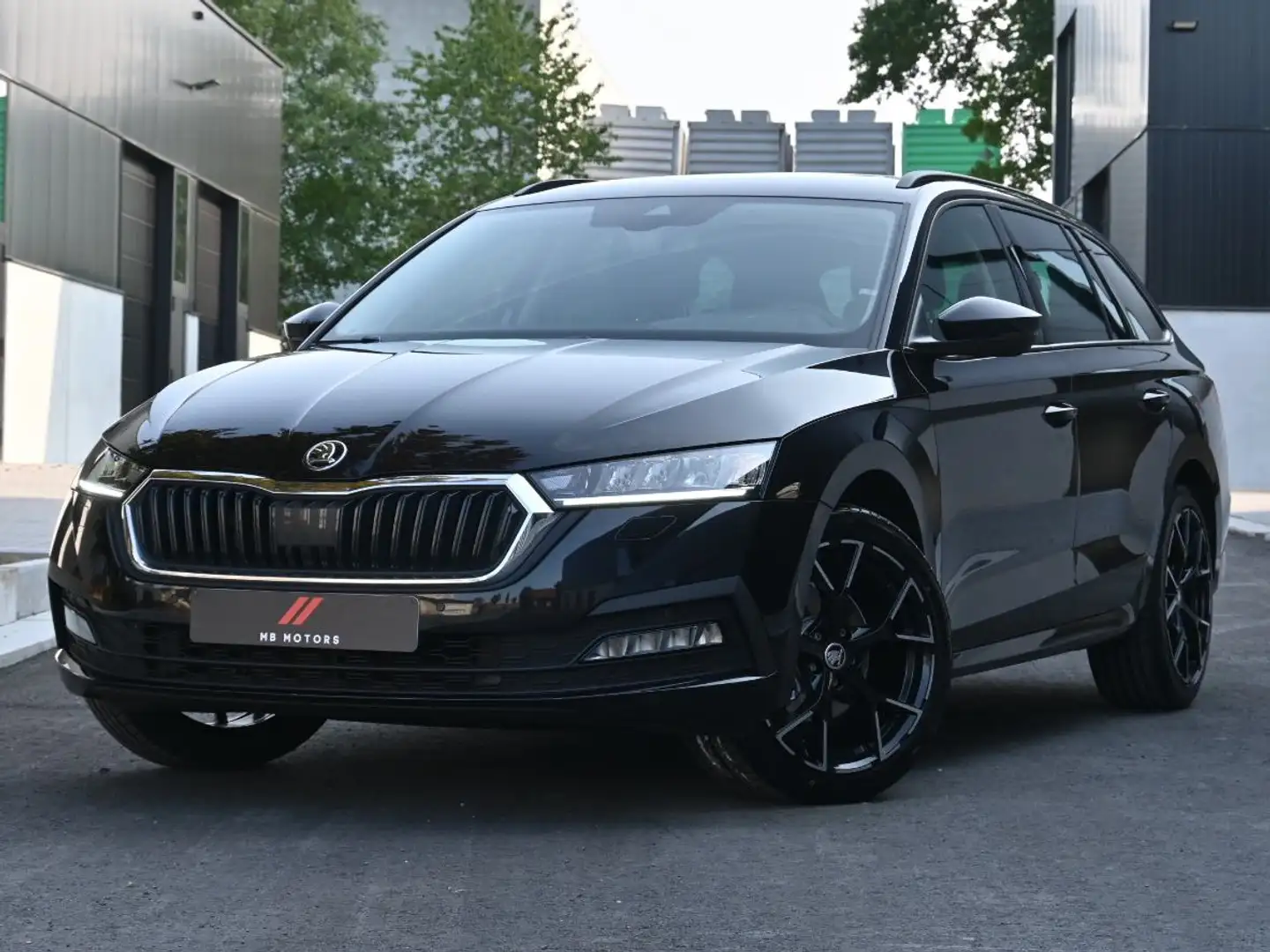 Skoda Octavia **COMBI**NAVI**CAMERA**CARPLAY**LED** Zwart - 1