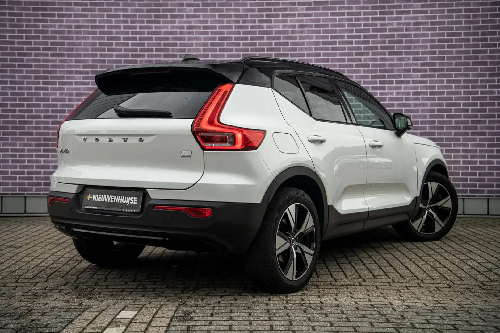 Volvo XC40 T5 Plug in-hybride R-Design | Trekhaak | Panoramad Blanc - 2
