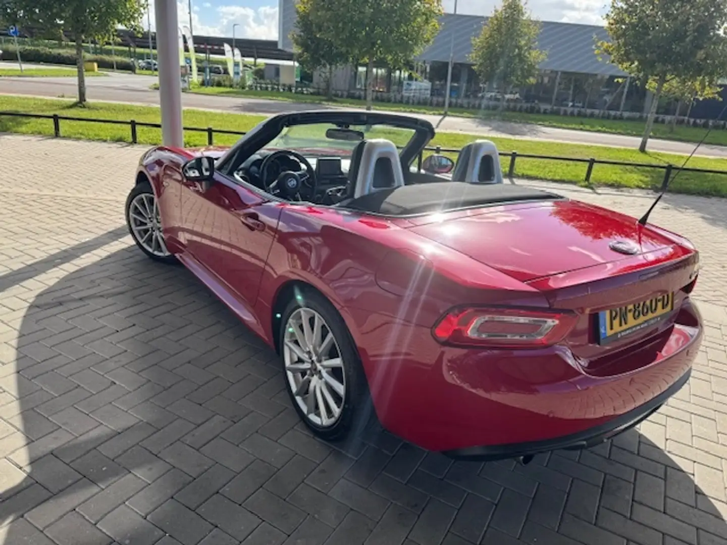 Fiat 124 Spider 1.4 MULTI AIR TURBO LUSSO CABRIOLET Rood - 2
