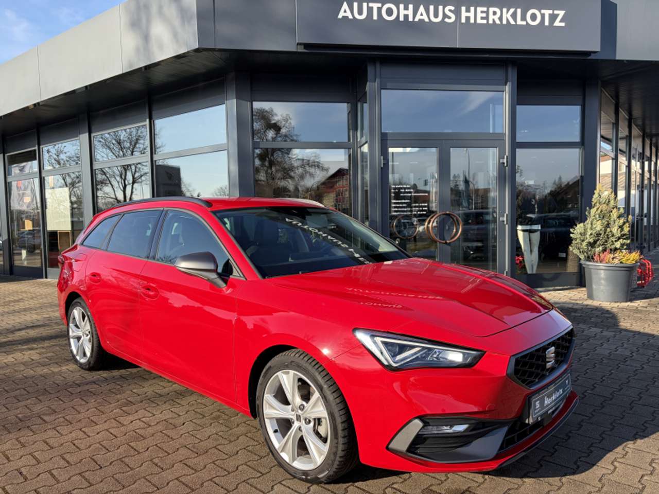 Seat Leon 2022 — Leon Sportstourer 1.0 eTSI DSG FR 81 kW / 110 PS A