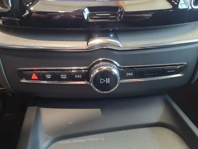 Volvo XC60 view 22