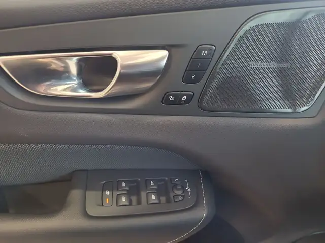 Volvo XC60 view 9