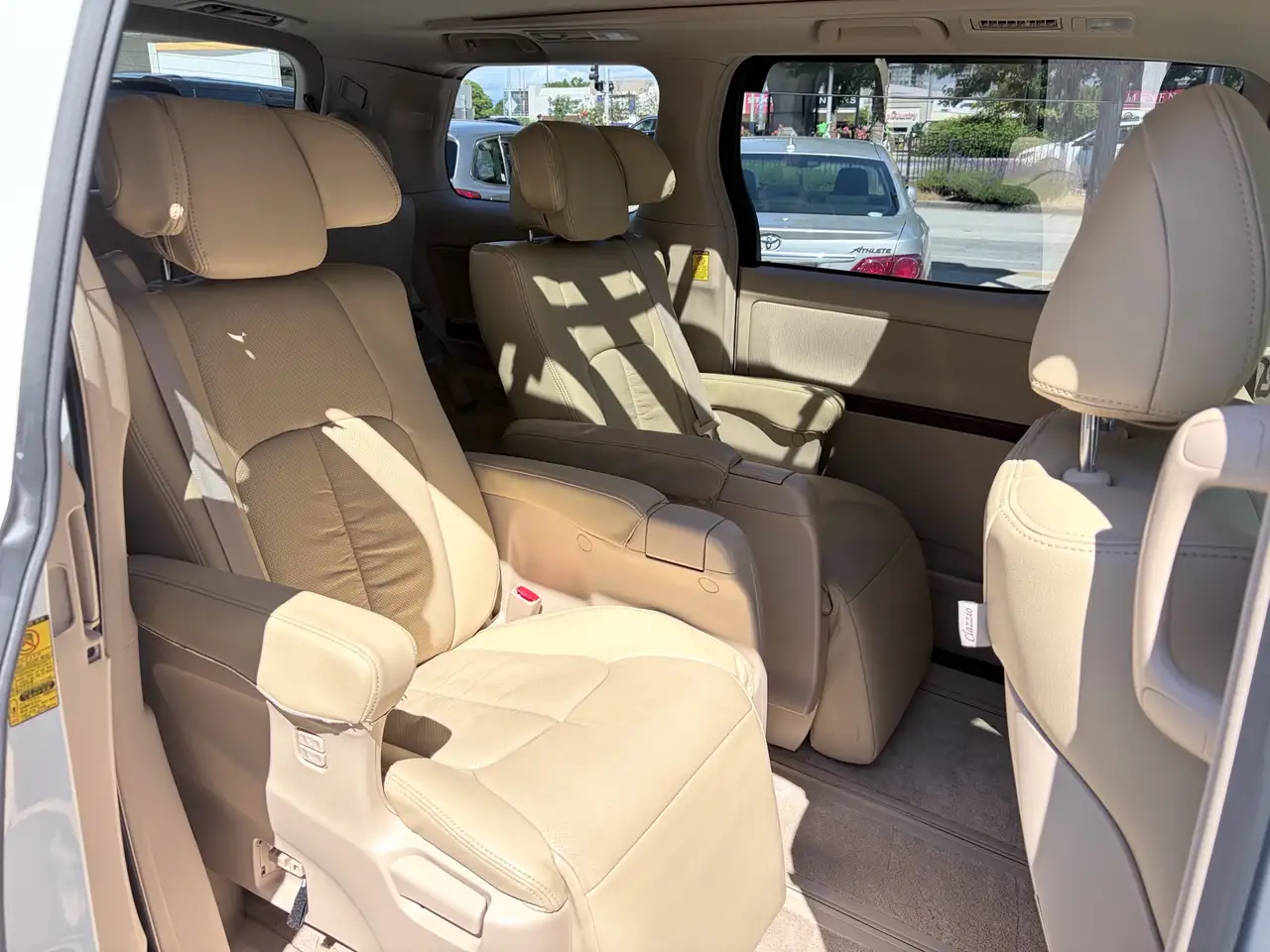 Toyota Sienna снимка Toyota Sienna
