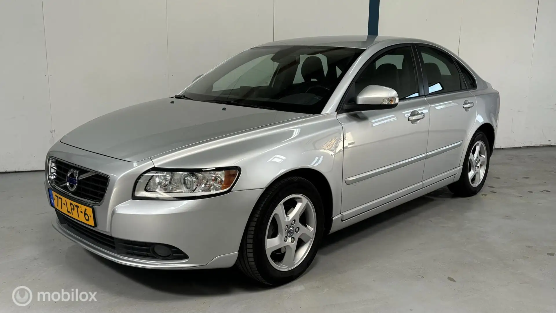 Volvo S40 2.0 Momentum NL-AUTO Gris - 1